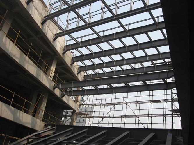 搭建太原鋼結(jié)構(gòu)房屋時需要注意什么